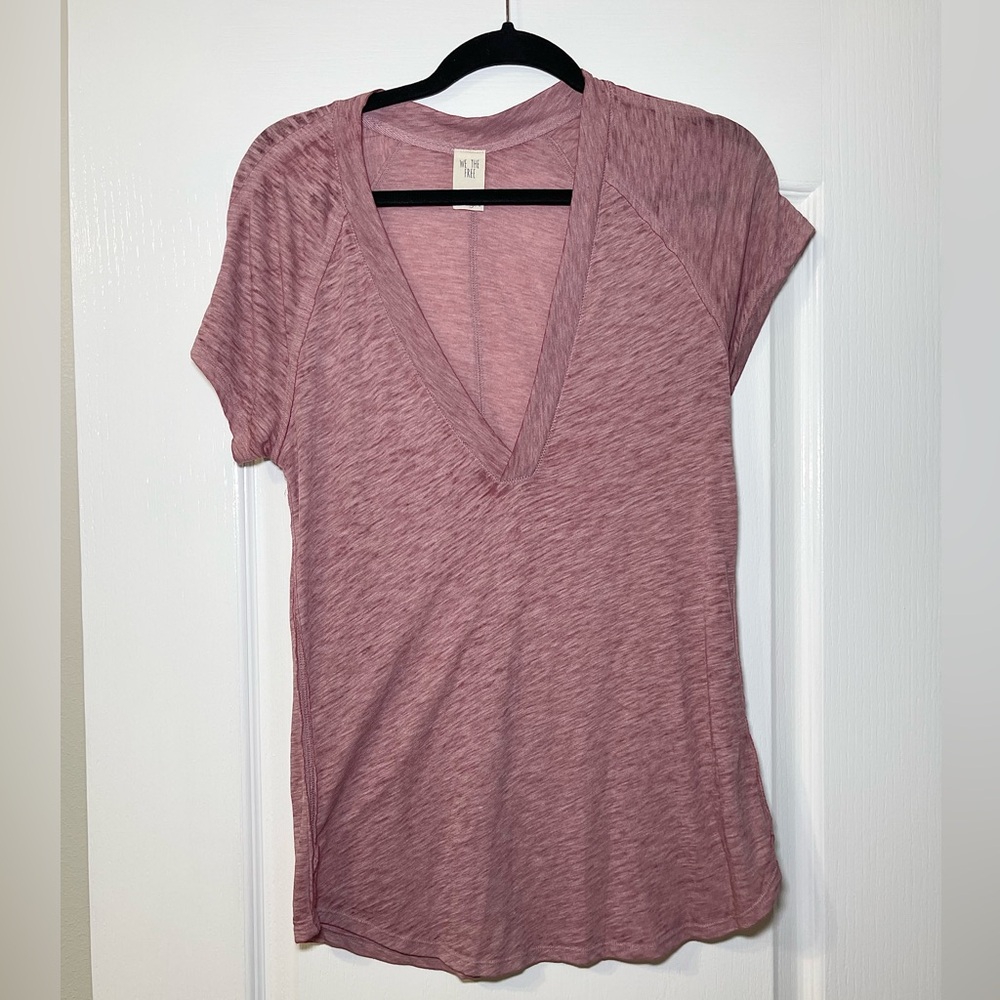 Free People Women’s Clementine V-Neck Short Sleeve Tee in Berry Size Medium - Picture 4 of 15
